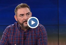 Изпълнителят получи заплахи заради позицията си Да оставим изпълнителя Устата настрана