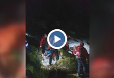 Спасителите са пренесли пострадалия на ръце заради тежките условияАкция по
