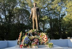 Поклонението ще започне в 11 00 часа пред паметника на Васил