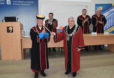 На тържествената церемония монголският учен бе удостоен с почетното звание