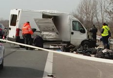 Претъпкан бус с мигранти катастрофира на АМ Тракия Цената за място