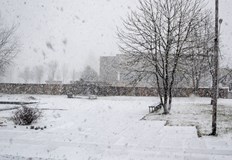 През следващото денонощие времето ще бъде предимно облачно на много