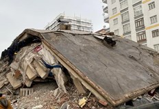 Продължава издирването и спасяването на оцелелиПродължава издирването и спасяването на