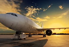 Има четири причини поради които повечето самолети са боядисани в