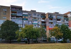 Собственичка на апартамент в жилищен блок в Русе търси съдействие