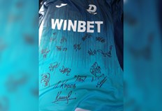 Футболистите и треньорският щаб се присъединяват към благотворителен търг който