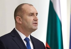 С друг указ държавният глава трябва да назначи служебно правителствоОчаква