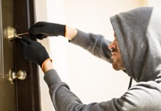 Извършител на кражбите е 29 годишен мъж познат на правораздавателните институцииЗа