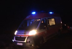 Вследствие на катастрофата автомобилът навлязъл в насрещната лента се е