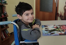 Животът на 7 годишното момче се преобръща след катастрофаТова е Стефан