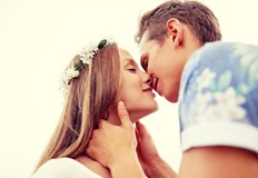 Рекордът на състезанието за най дълга целувка е 112 минутиНа състезание