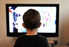 Телевизорът ни изглежда надежден довереникКогато родителите ви се обадят с