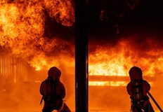 Пет екипа на пожарната са били необходими за потушаване на