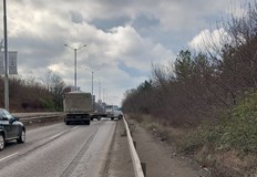 Блъснали са се тежкотоварен автомобил и кола на Пътна помощ Шофьори