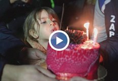 Берфин беше изненадана от доброволци от ИстанбулС торта и свещички