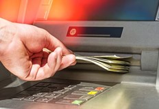 Поскъпват и услугите на гише и на ползването на банкомати