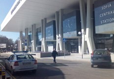 По разказ на очевидец преди около час група мъже от