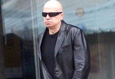 В социалните мрежи Слави Трифонов свърза Настимир Ананиев със скандала