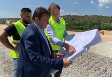 Проблемите със строителството вземат жертви политически емблеми на управлението