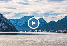 Момиченцето влязло след като изпуснало играчката си8 годишно момиченце оцеляло при