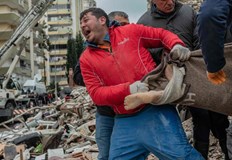 Загиналите от двете силни земетресения разтърсили южната ни съседка надвишиха