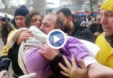 Семейството на детето е било извадено по рано изпод останките на