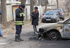 При единия инцидент изгоряха напълно две колиПрез изминалото денонощие дежурните