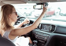 Броят на хората с шофьорски книжки намалява при всяко следващо