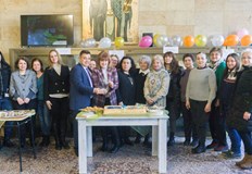 Зам кметът Димитър Недев връчи на екипа стъклен плакет на Община