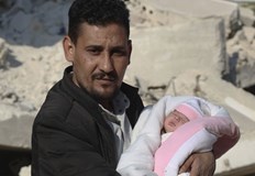 Хиляди семейства по света пожелаха да осиновят момиченцето но ето