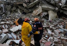 Общо жертвите на труса вече са над 28 000Откриха още