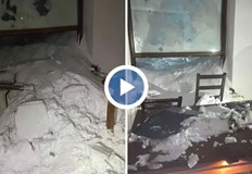 Местните власти съветват туристите да не напускат районаДве големи лавини