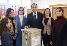 Бившият външен министър печели изборите с близо 52 Никос Христодулидис ще