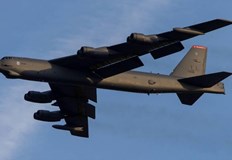 Четири стратегически бомбардировача пристигнаха в петък 24 февруари в испанската