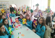 Русенските ученици изработиха заедно с новите си приятели мартеници и