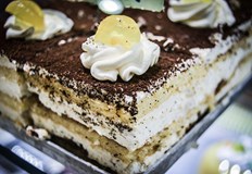 3 800 кг храни с изтекъл срок на годност са