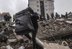 До този момент са транспортирани десетки спасители в Турция както