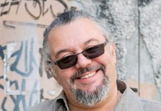 Общественикът стана известен с кампанията си за събиране на средства