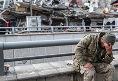 Към Турция са изпратени и 10 тира с вещи и