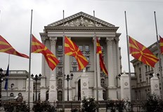 Той е в израз на солидарност и уважение към големия