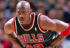 Легендарният баскетболист отбелязва юбилея си с рекордно дарение от 10