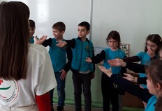 Доброволци от младежкия Червен кръст в Русе беседваха с паисиевци