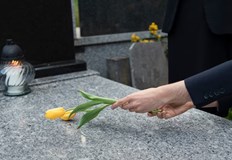 Месопустна задушница е Днес е прието да почетем всички мъртви роднини