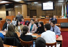 Учениците се включиха и в интерактивната игра Из коридорите на