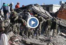 Близо 100 хиляди доброволци и спасители продължават да издирват оцелелиБлагодарение