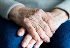 По случая са задържани двама мъже70 годишна жена от Нови пазар