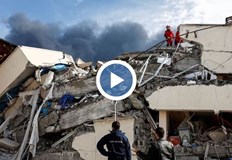 Кадри показват рухналото лечебно заведениеСпасителни екипи претърсват останките от държавната