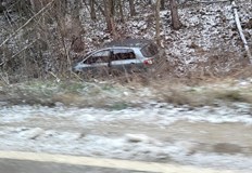 Участъкът е заледен и опасен шофьорите да внимават Лек автомобил е