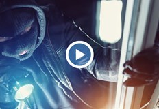 Крадците влизат в дворовете на къщи прекъсват охранителните камери и