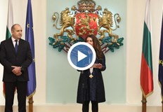 Церемонията се състоя в Гербовата зала на Дондуков 2Президентът Румен